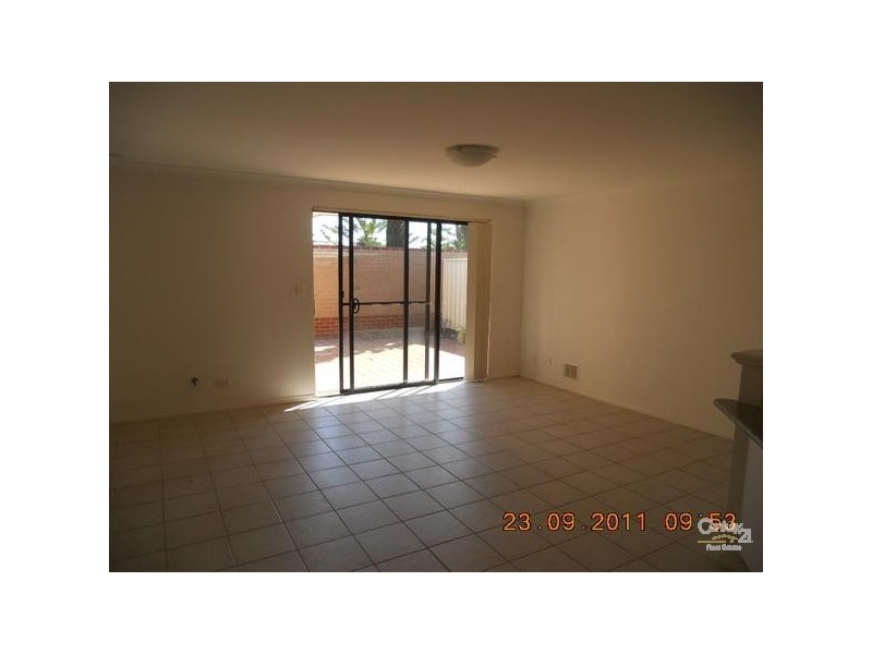 3/21 LaManche Avenue, Port Kennedy WA 6172