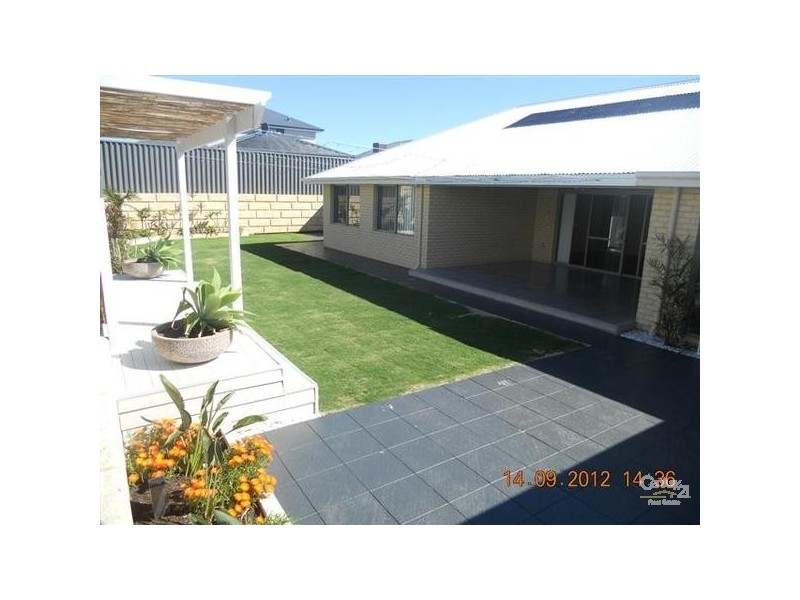 24 Salton Street, Secret Harbour WA 6173