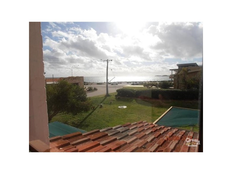 2/4 Gloucester Avenue, Shoalwater WA 6169