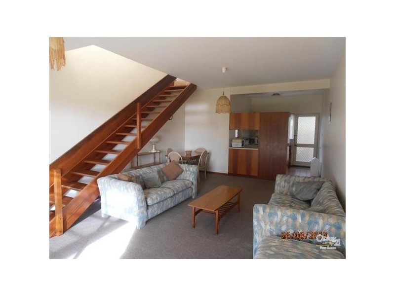 2/4 Gloucester Avenue, Shoalwater WA 6169