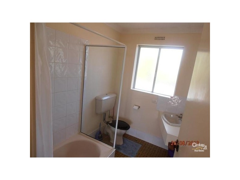 2/4 Gloucester Avenue, Shoalwater WA 6169