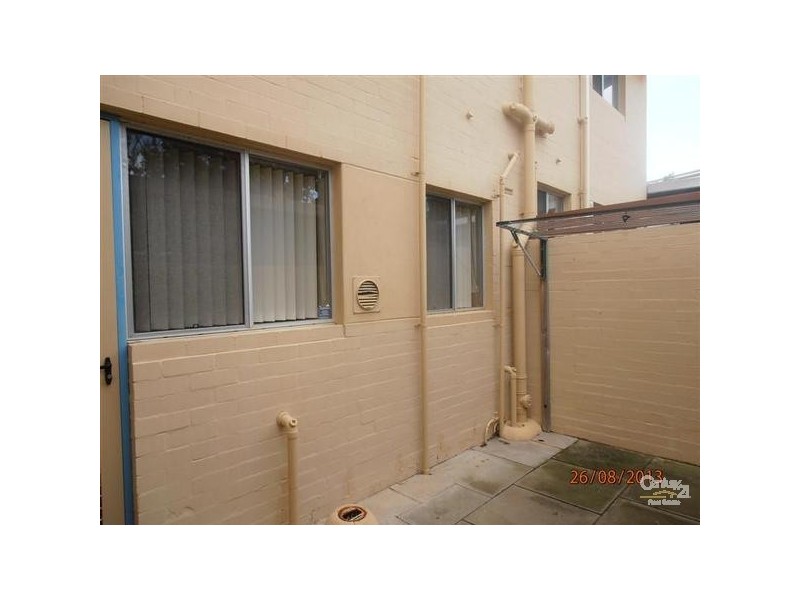 2/4 Gloucester Avenue, Shoalwater WA 6169