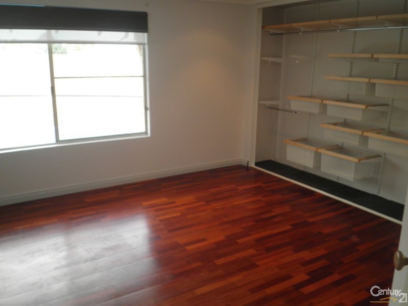 76 The Avenue, Warnbro WA 6169