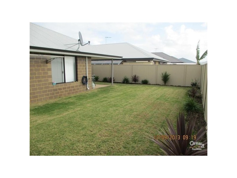 32 Sellafield Bend, Waikiki WA 6169