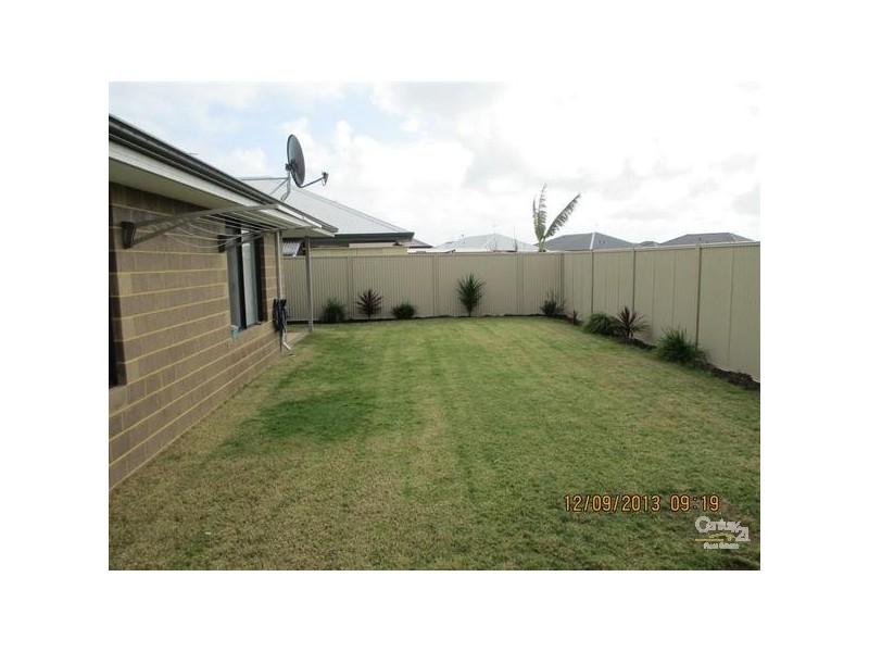 32 Sellafield Bend, Waikiki WA 6169