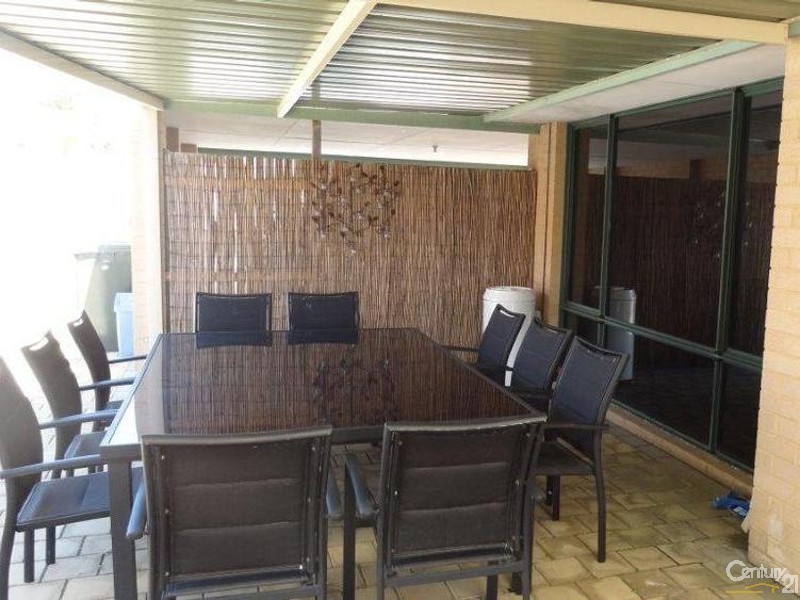 8 Redfin Close, Warnbro WA 6169
