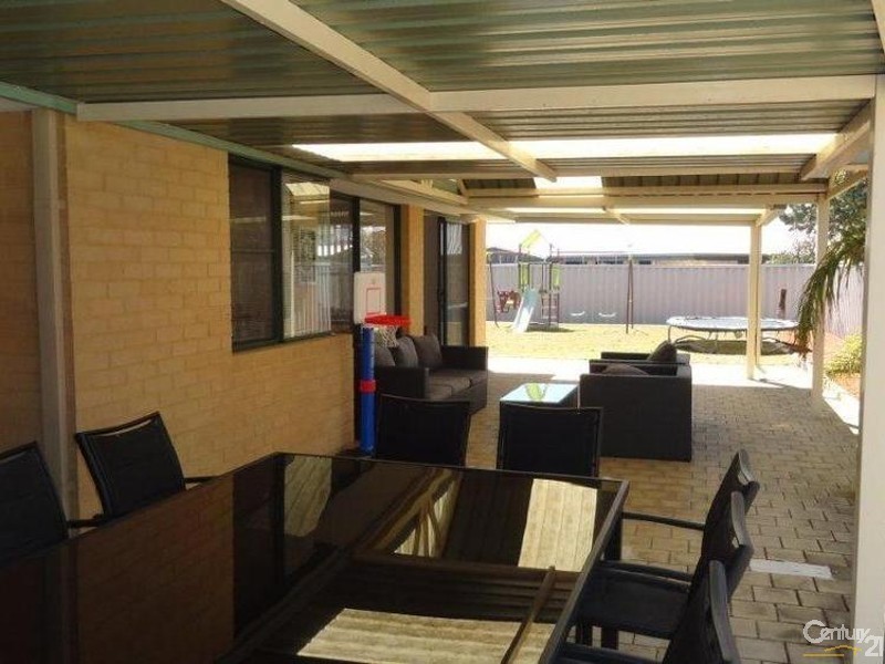 8 Redfin Close, Warnbro WA 6169