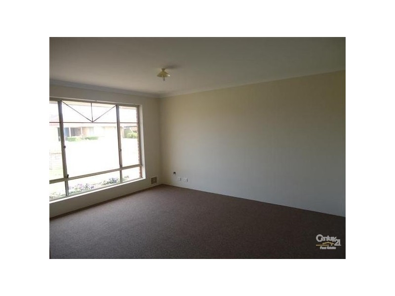 77 Parklands Drive, Warnbro WA 6169