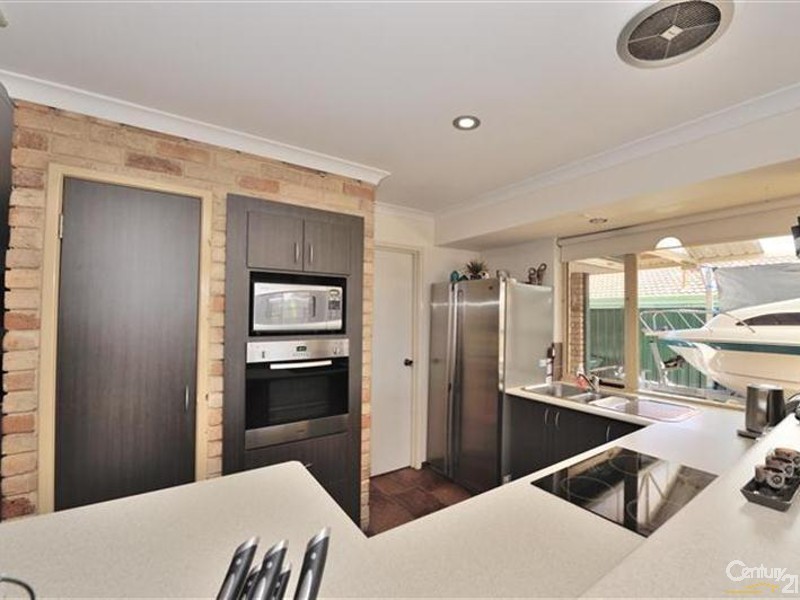 4 Spinnaker Close, Waikiki WA 6169