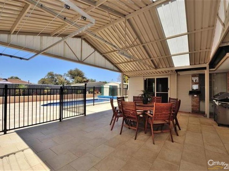 4 Spinnaker Close, Waikiki WA 6169