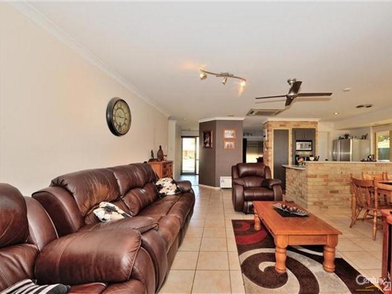 4 Spinnaker Close, Waikiki WA 6169