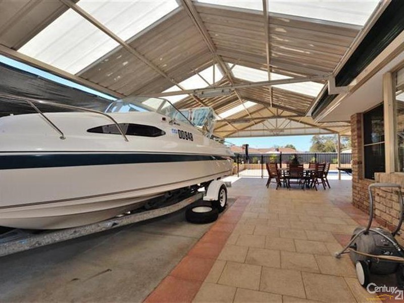 4 Spinnaker Close, Waikiki WA 6169