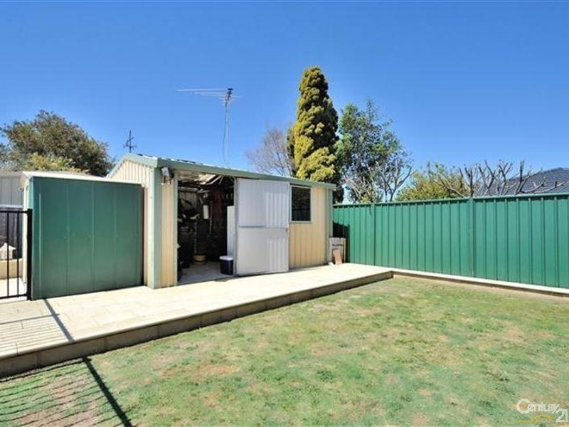 4 Spinnaker Close, Waikiki WA 6169