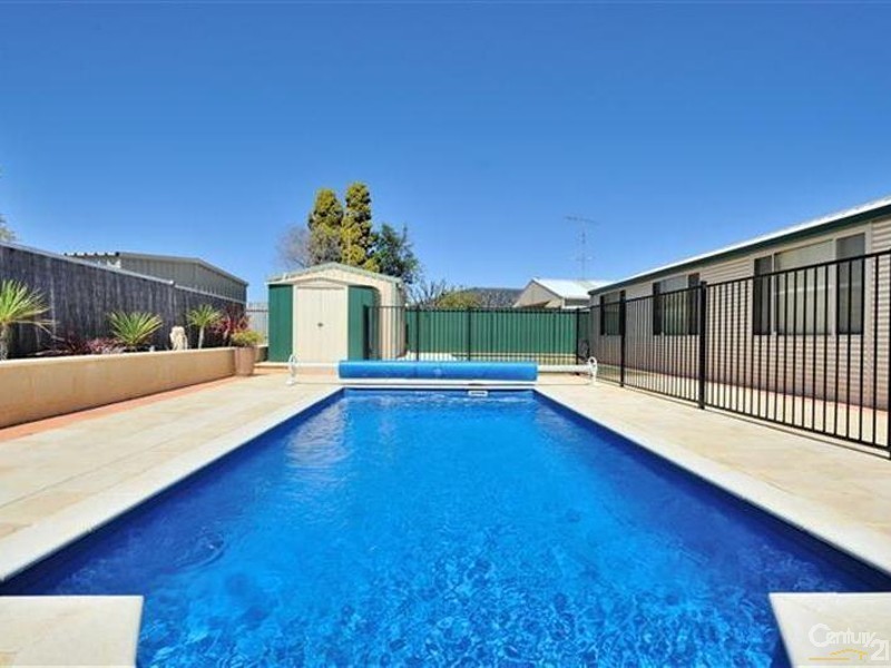 4 Spinnaker Close, Waikiki WA 6169