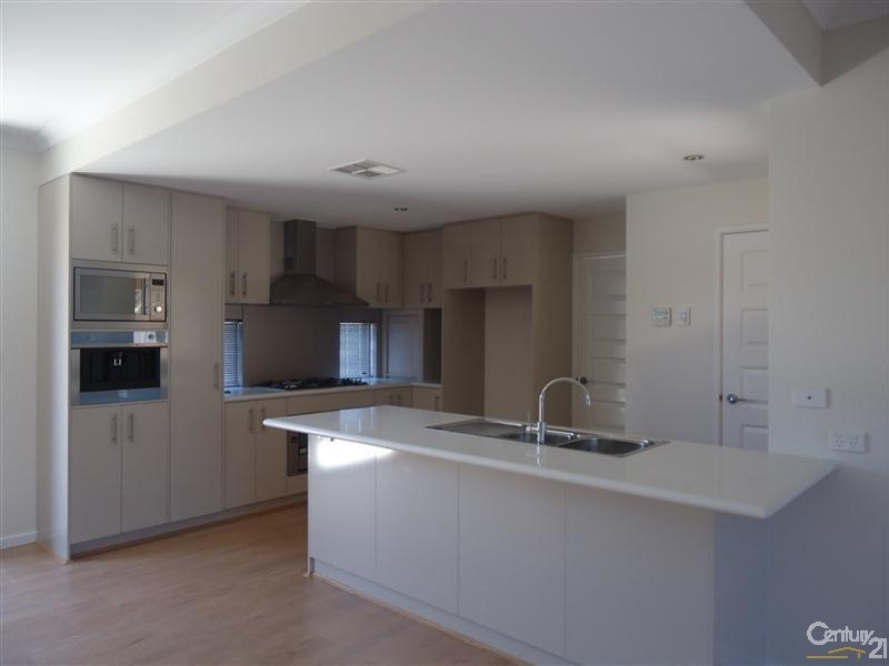 13 Vista Avenue, Rockingham WA 6168