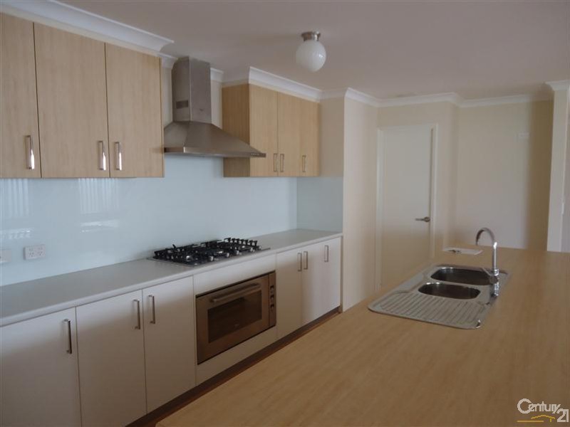 16 Hayeswater Circuit, Waikiki WA 6169