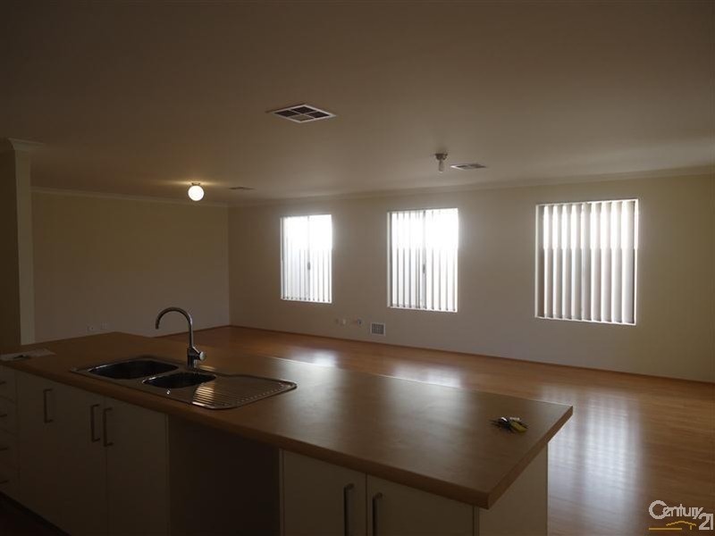 16 Hayeswater Circuit, Waikiki WA 6169
