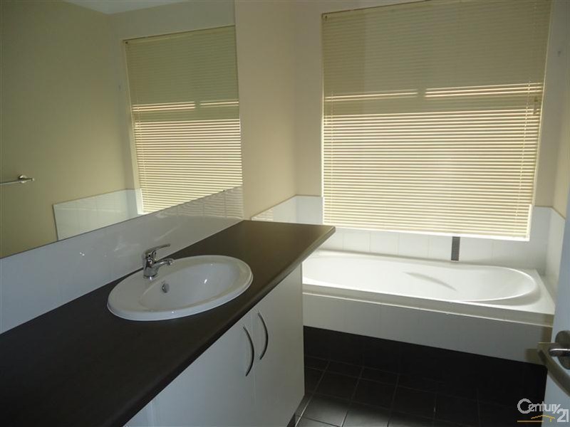 16 Hayeswater Circuit, Waikiki WA 6169