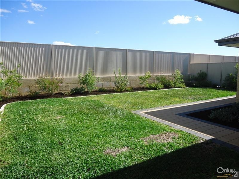 16 Hayeswater Circuit, Waikiki WA 6169