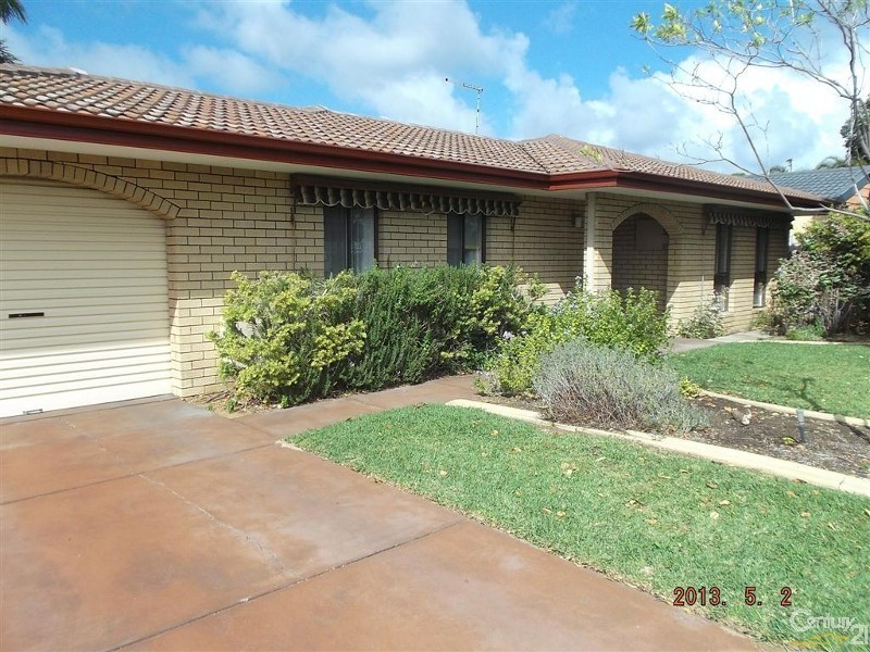 10 Portsmouth Place, Waikiki WA 6169