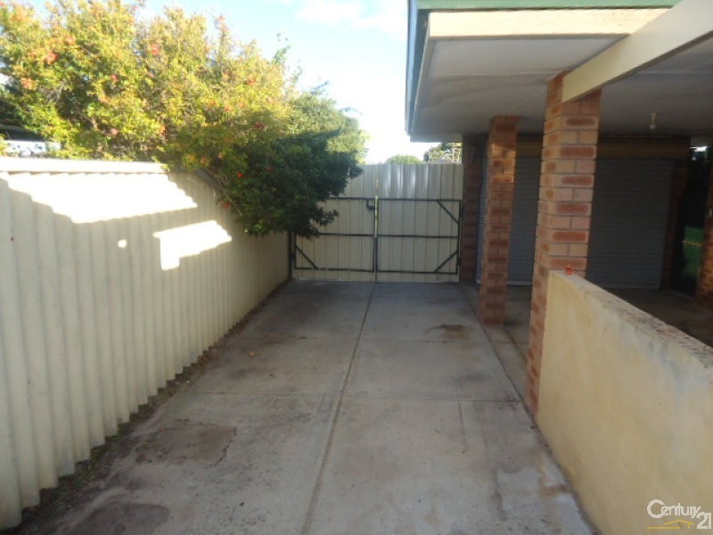 27 Hartland Way, Warnbro WA 6169