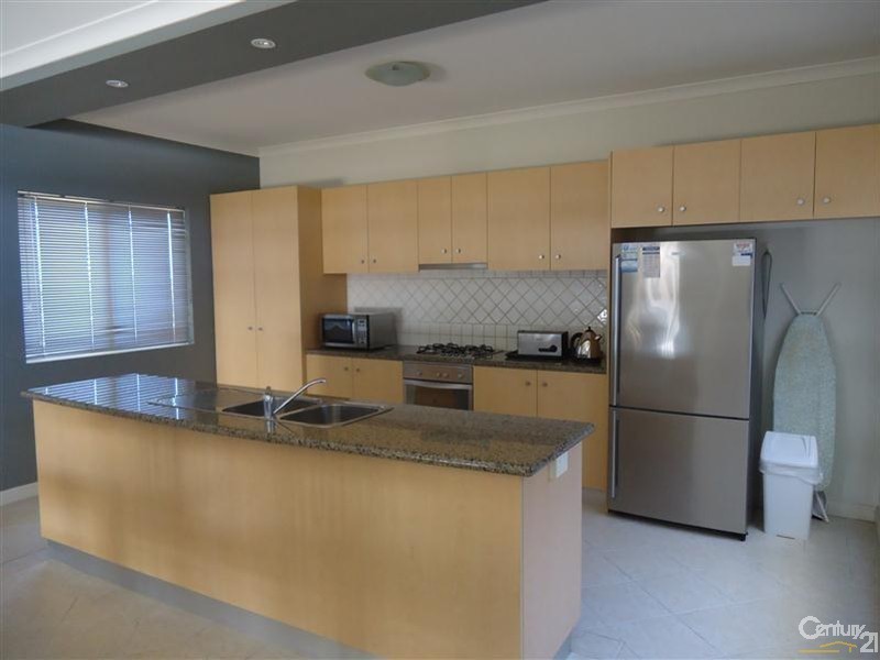 8 Weld Street, Rockingham WA 6168