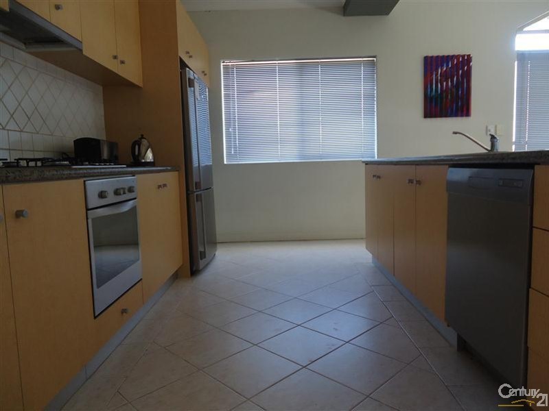 8 Weld Street, Rockingham WA 6168