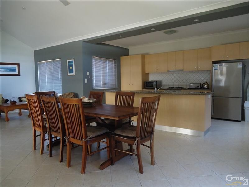 8 Weld Street, Rockingham WA 6168