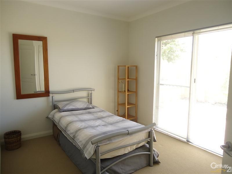 8 Weld Street, Rockingham WA 6168