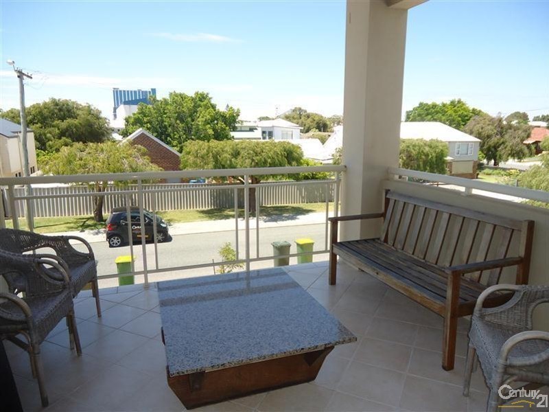 8 Weld Street, Rockingham WA 6168