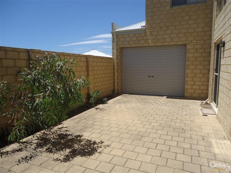 8 Weld Street, Rockingham WA 6168