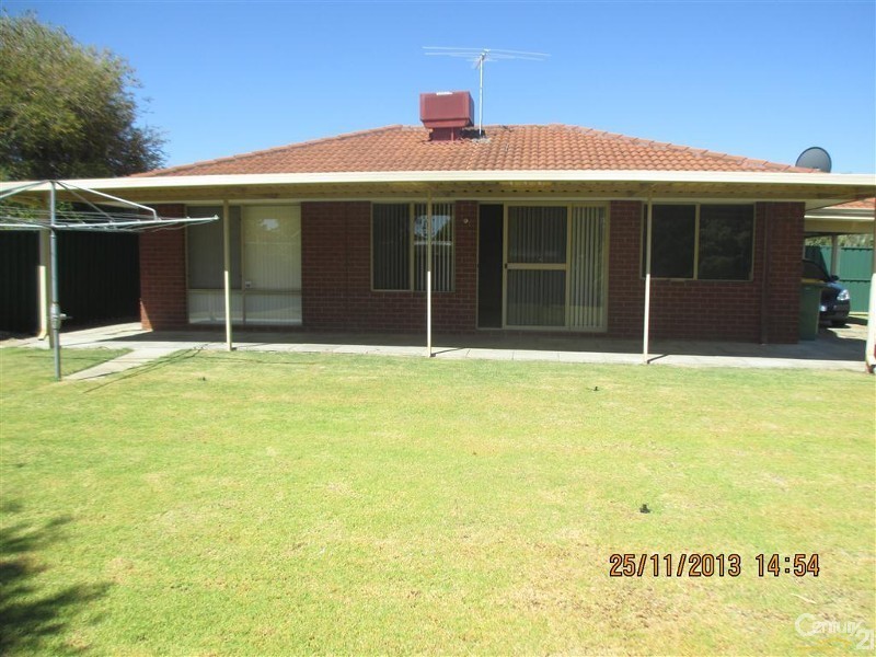 10 Labyrinth Street, Waikiki WA 6169