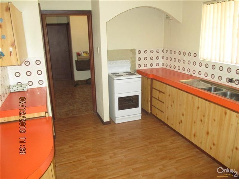 1 Waikiki Road, Safety Bay WA 6169