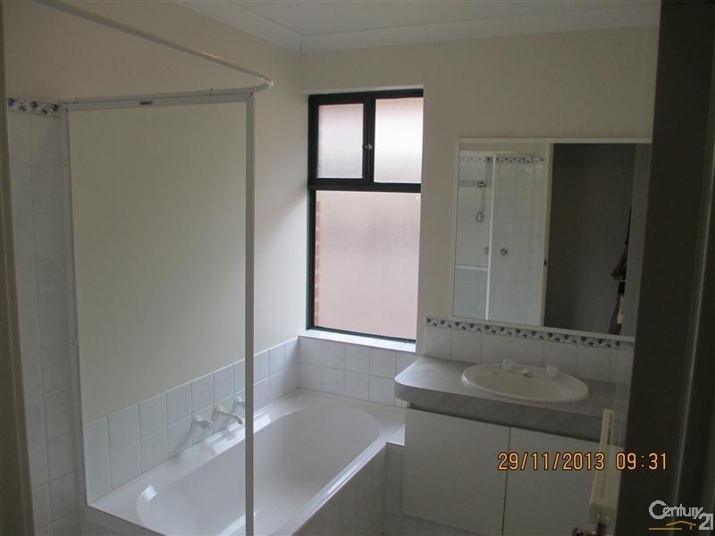 2/2 Redbud Mews, Cooloongup WA 6168