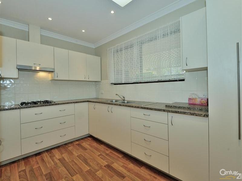 12 Unnaro Street, Hillman WA 6168