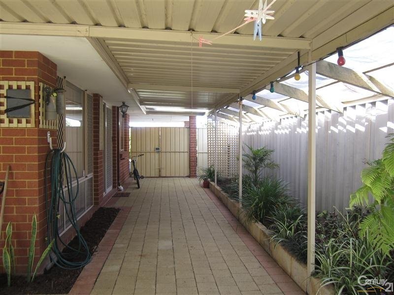 42 Mornington Boulevard, Waikiki WA 6169