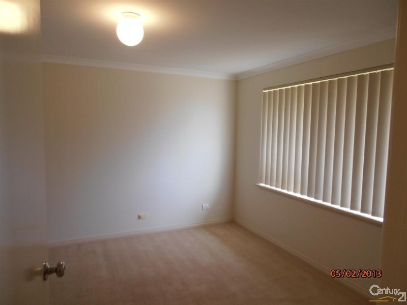 11 Riaza Parkway, Port Kennedy WA 6172