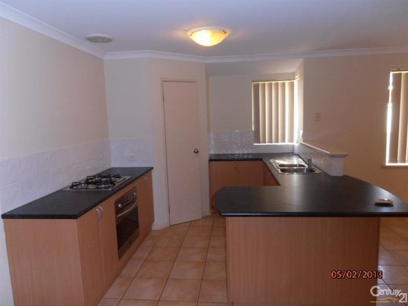 11 Riaza Parkway, Port Kennedy WA 6172