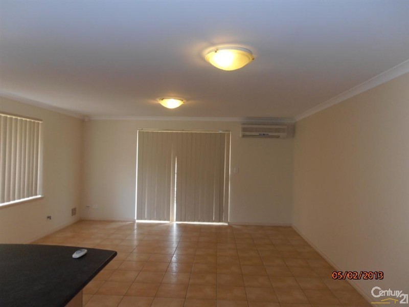 11 Riaza Parkway, Port Kennedy WA 6172
