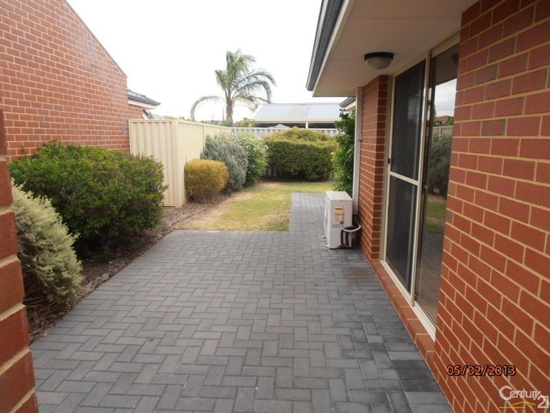 11 Riaza Parkway, Port Kennedy WA 6172