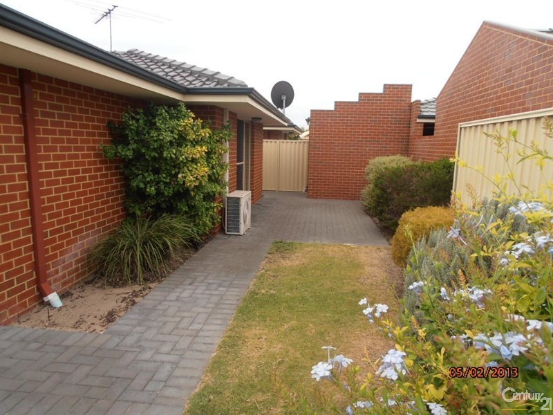 11 Riaza Parkway, Port Kennedy WA 6172