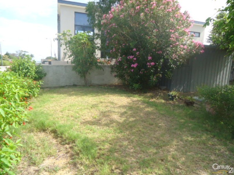 9B Bay View Street, Rockingham WA 6168