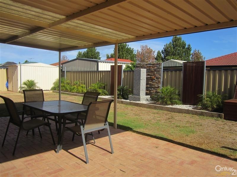 15 Merida Loop, Port Kennedy WA 6172