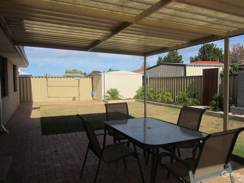 15 Merida Loop, Port Kennedy WA 6172