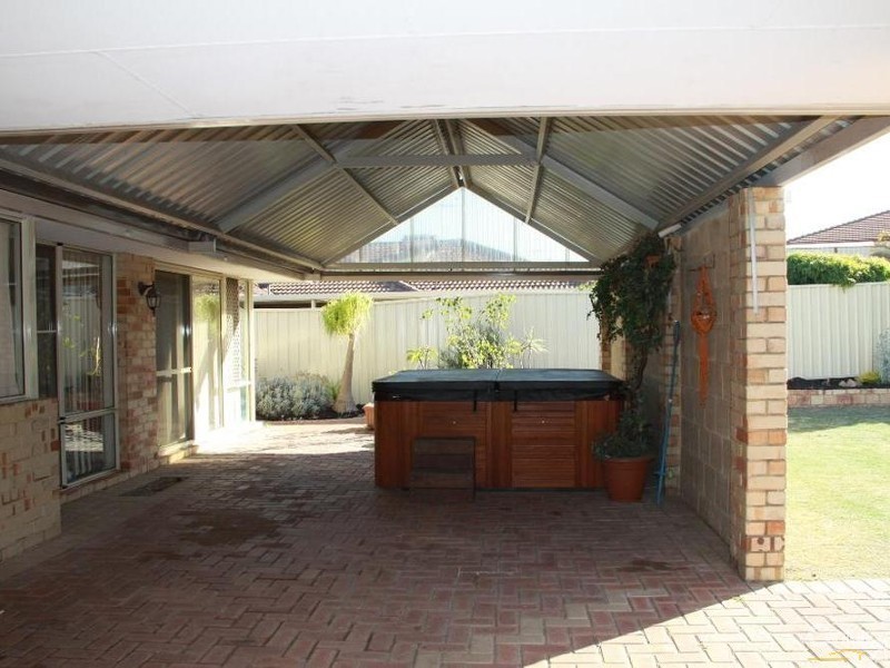 8 Howe Close, San Remo WA 6210