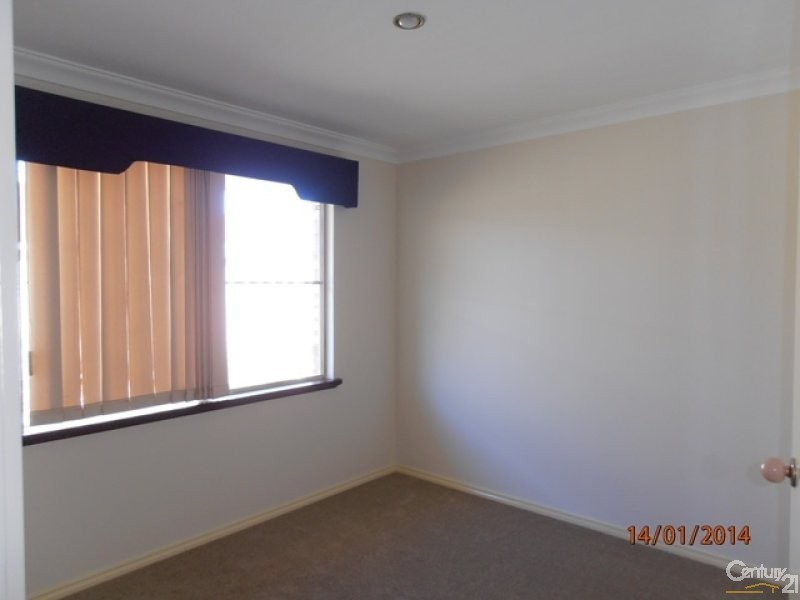 8 Howe Close, San Remo WA 6210