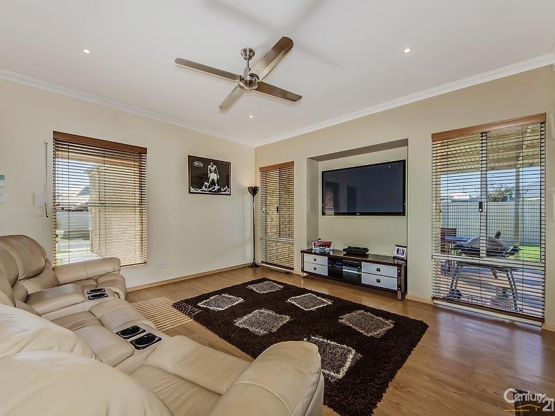 3 Mosedale Loop, Waikiki WA 6169