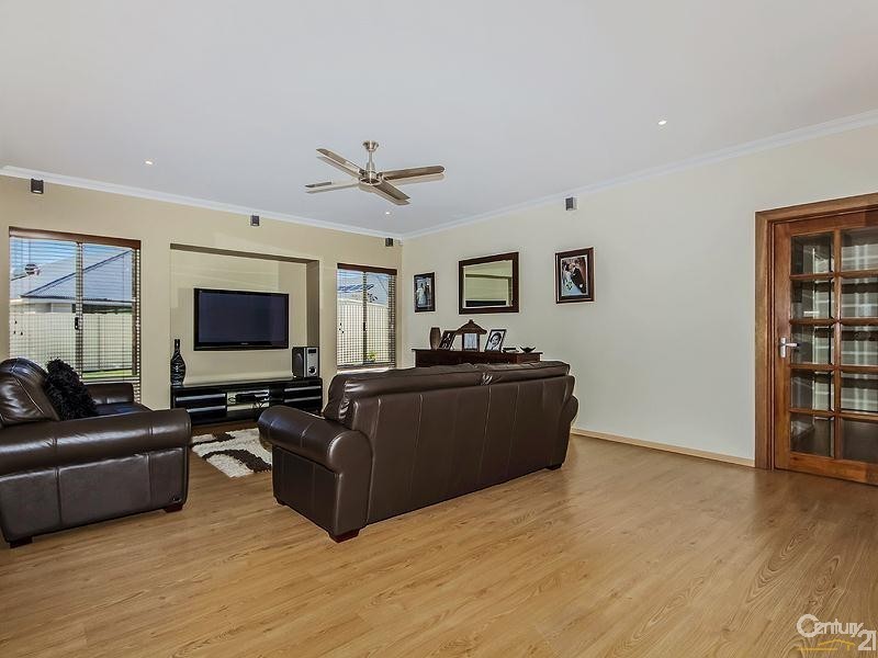 3 Mosedale Loop, Waikiki WA 6169