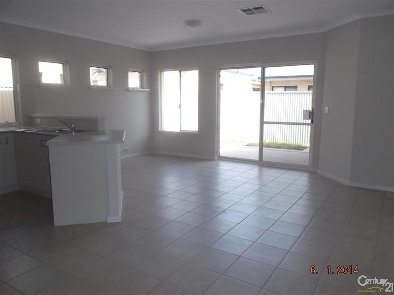 9/16 Westlinton Circle, Waikiki WA 6169