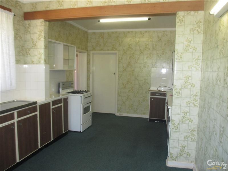 5 Houston Street, Rockingham WA 6168